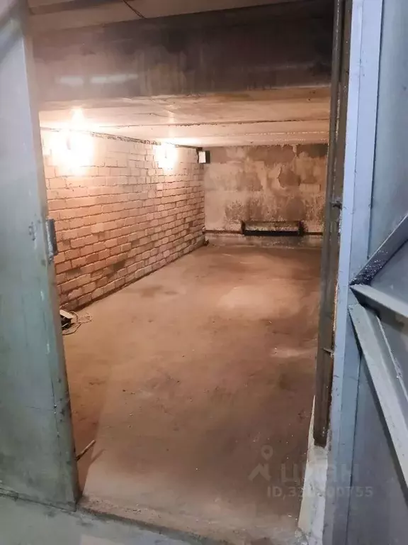 Гараж в Свердловская область, Екатеринбург ул. Луначарского, 77 (20 м) - Фото 1