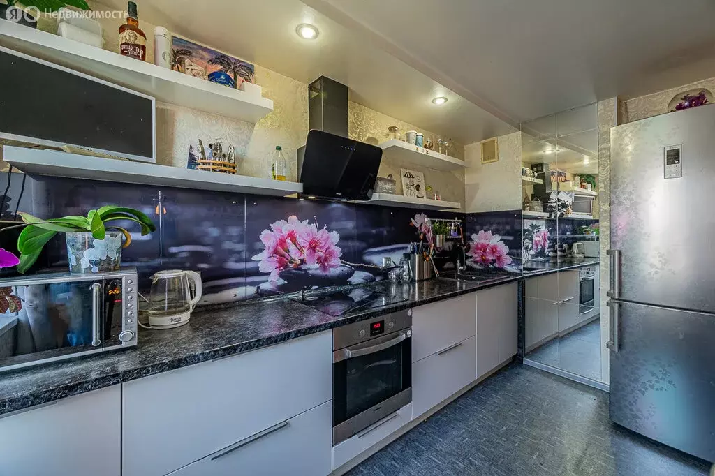 2-комнатная квартира: Екатеринбург, улица Чекистов, 9 (63 м) - Фото 1