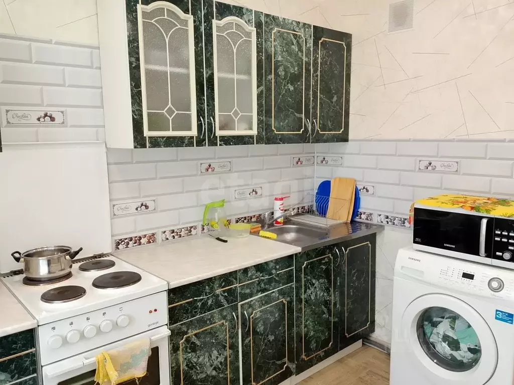 2-к кв. Тюменская область, Тобольск 10-й мкр, 15 (54.0 м) - Фото 1