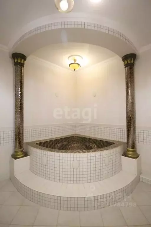 Дом в Ямало-Ненецкий АО, Новый Уренгой ул. Грибная, 57 (340 м) - Фото 1