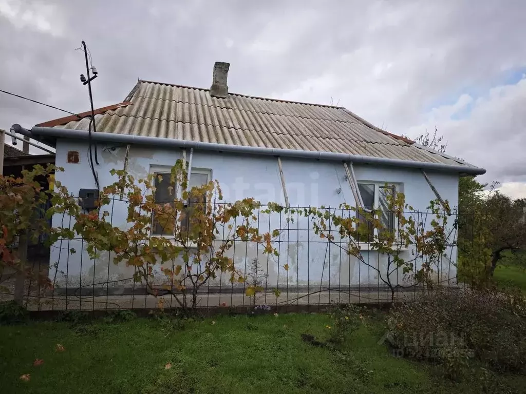 Дом в Крым, Сакский район, с. Сизовка ул. Свердлова (45 м) - Фото 1