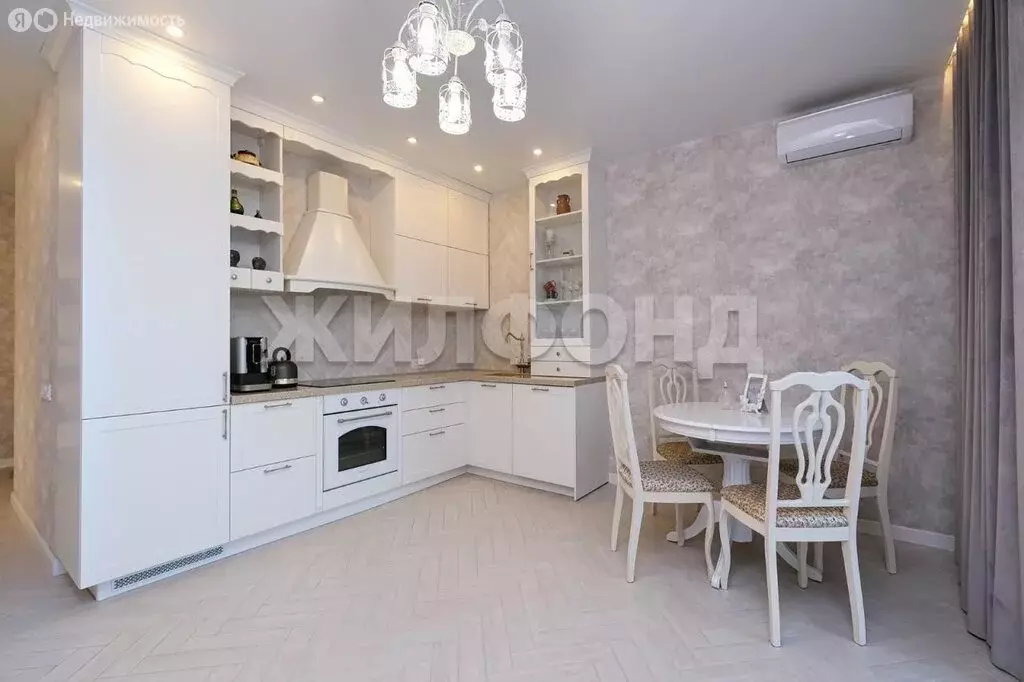 3-комнатная квартира: Новосибирск, Сухарная улица, 109 (74 м) - Фото 0