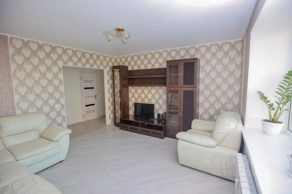 1-к кв. Оренбургская область, Оренбург ул. Высотная, 12 (90.0 м) - Фото 1