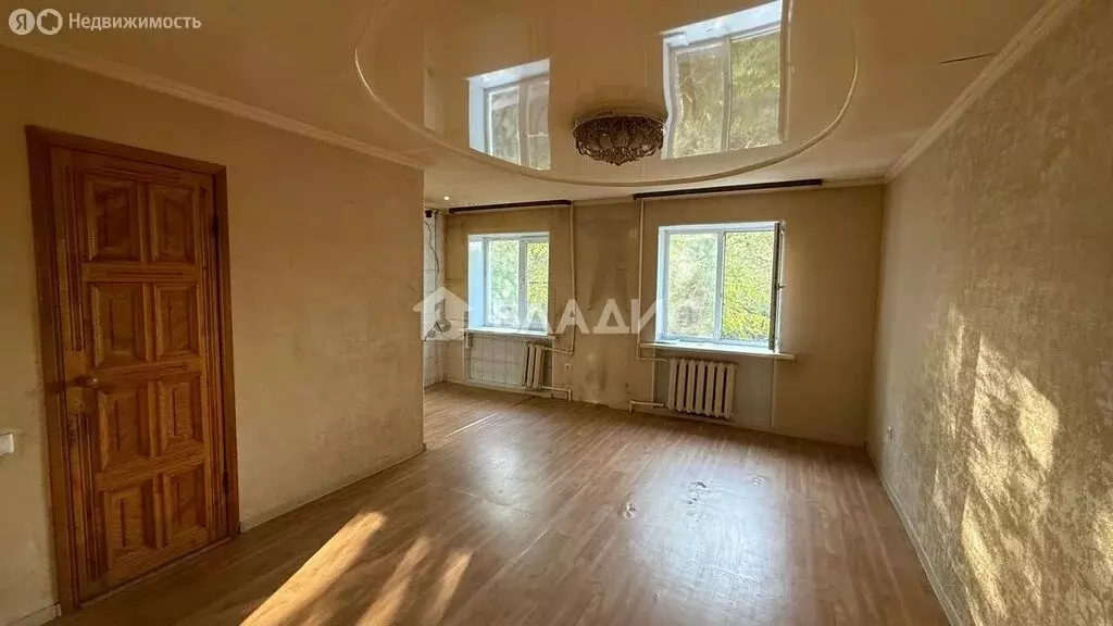 3-комнатная квартира: Астрахань, улица Николая Ветошникова, 60 (60 м) - Фото 0