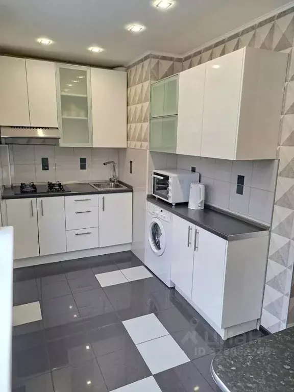 3-к кв. Ленинградская область, Кингисепп 1-я линия, 8 (64.6 м) - Фото 1