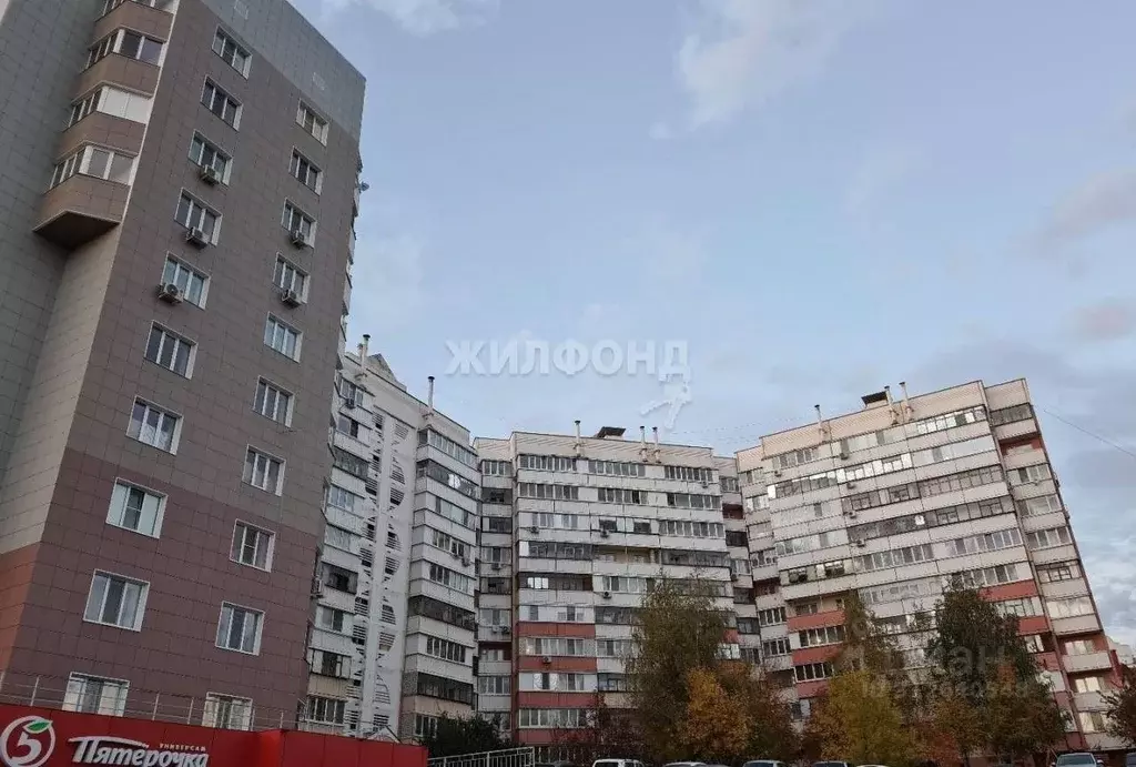 3-к кв. Белгородская область, Белгород ул. Есенина, 38 (86.0 м) - Фото 0