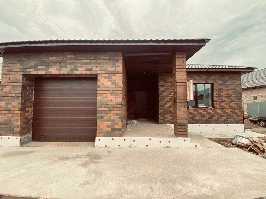 Дом в Оренбургская область, Оренбургский район, пос. Ленина Рабочая ... - Фото 1