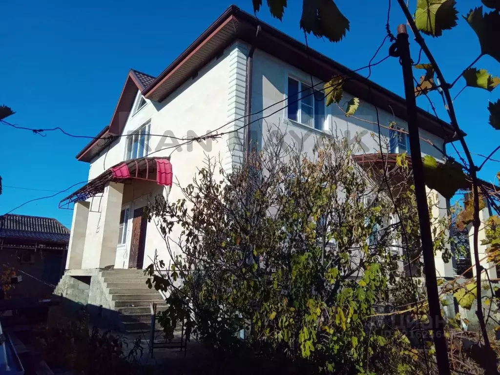 Дом в Адыгея, Майкоп ул. 3-го Интернационала (400 м) - Фото 1