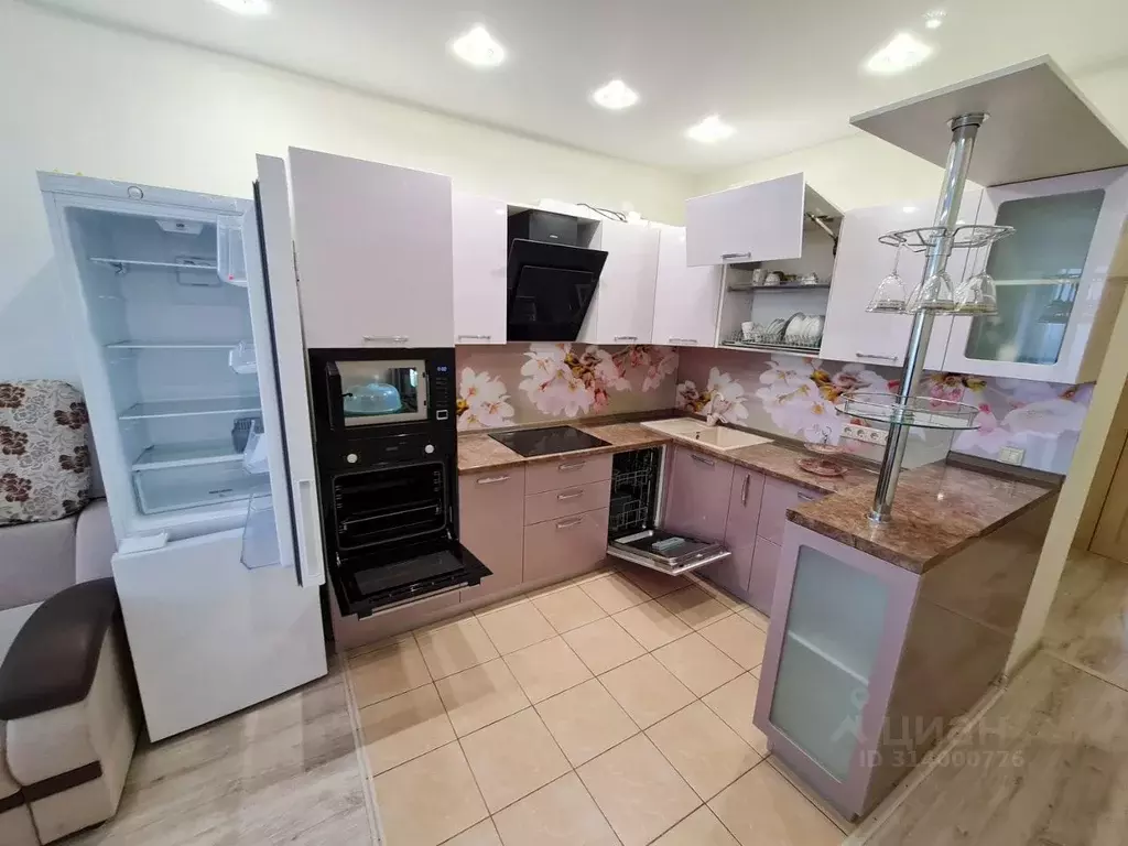 2-к кв. Ханты-Мансийский АО, Сургут ул. Есенина, 8 (60.0 м) - Фото 0