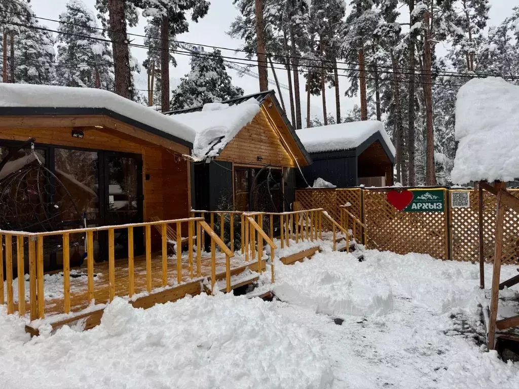 Дом в Карачаево-Черкесия, Зеленчукский район, с. Архыз ул. Мира, 2К ... - Фото 0