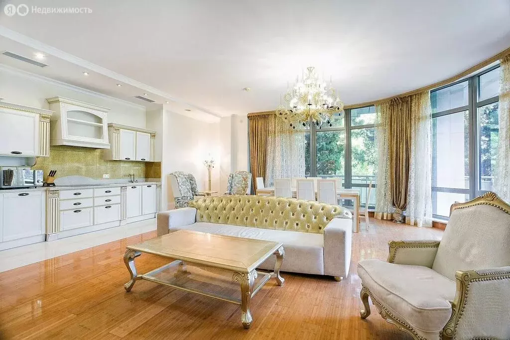 3-комнатная квартира: Алушта, Парковая улица, 5 (199 м) - Фото 2