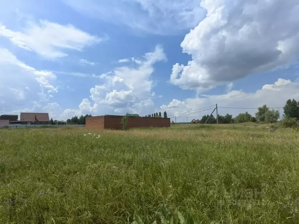 Участок в Омская область, Саргатский район, с. Нижнеиртышское Учебная ... - Фото 0