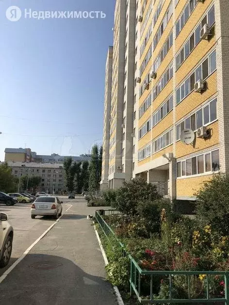 2-комнатная квартира: Тюмень, улица Шишкова, 20 (67 м) - Фото 0