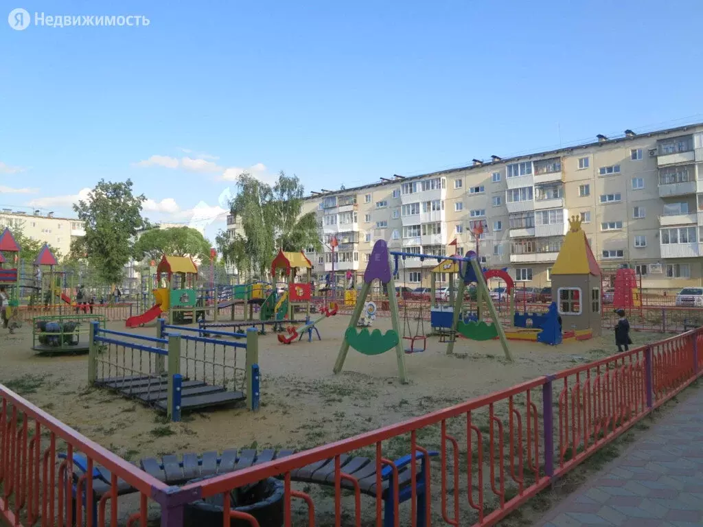 3-комнатная квартира: Каменск-Уральский, микрорайон Октябрьский, улица . - Фото 1