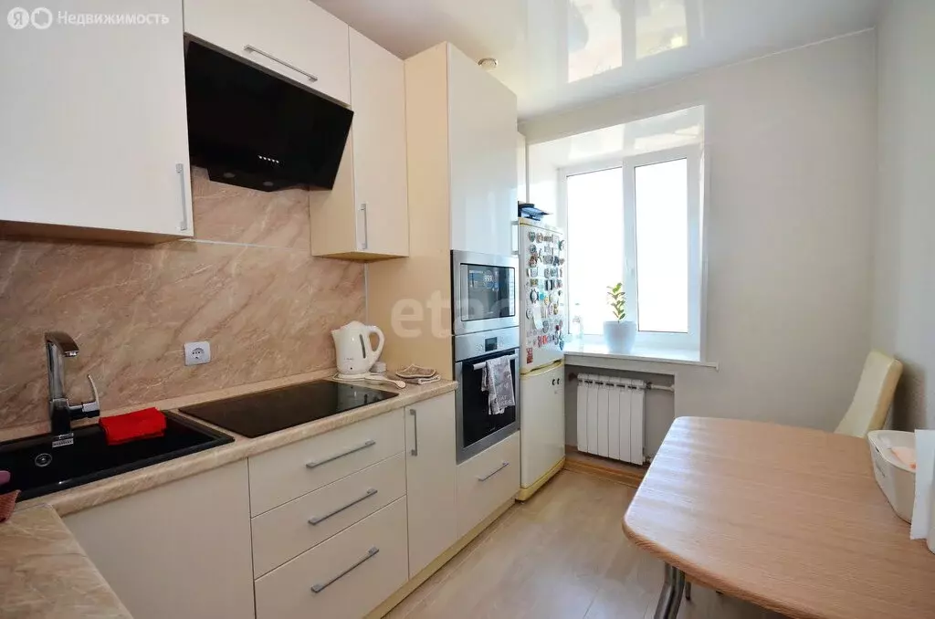 3-комнатная квартира: Ялуторовск, улица Якушкина, 15 (56.3 м) - Фото 1