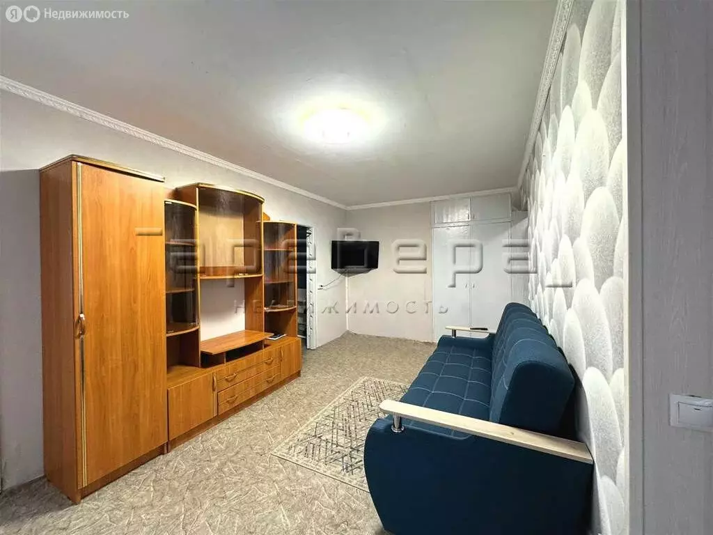 3-комнатная квартира: Красноярск, улица Анатолия Гладкова, 11 (50 м) - Фото 0