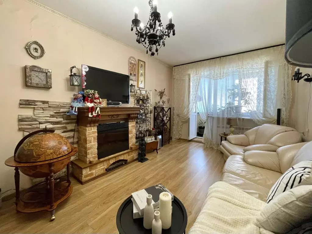 3-к кв. Омская область, Омск ул. Завертяева, 13 (84.0 м) - Фото 1