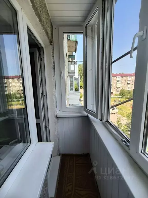 3-к кв. Омская область, Омск Заозерный мкр, ул. Коммунальная, 25 (60.0 ... - Фото 0