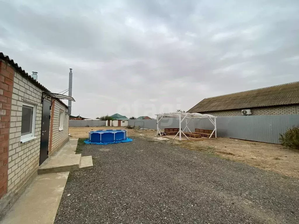 Дом в Калмыкия, Целинный район, с. Троицкое проезд 1-й Горького, 3 ... - Фото 2