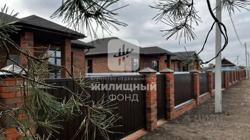 Дом в Саратовская область, Энгельсский район, Красноярское ... - Фото 0