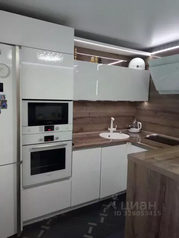 2-к кв. Тюменская область, Тюмень ул. Газовиков, 61 (56.0 м) - Фото 1