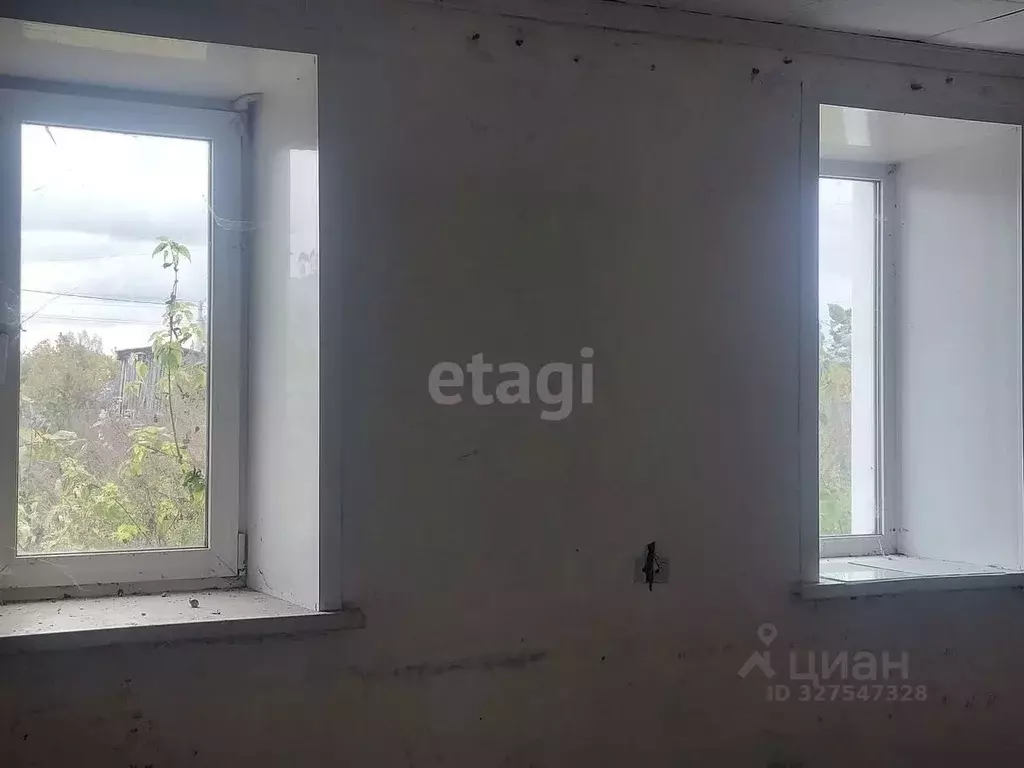 Дом в Кемеровская область, Крапивинский пгт ул. Кирова (30 м) - Фото 1