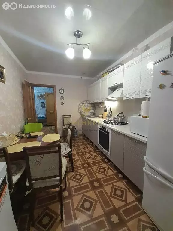 2-комнатная квартира: Строитель, улица Жукова, 17 (63 м) - Фото 1