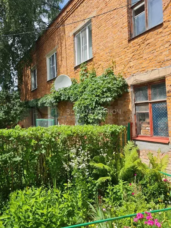 Комната 17,8 м в 8-к., 2/2 эт. - Фото 1