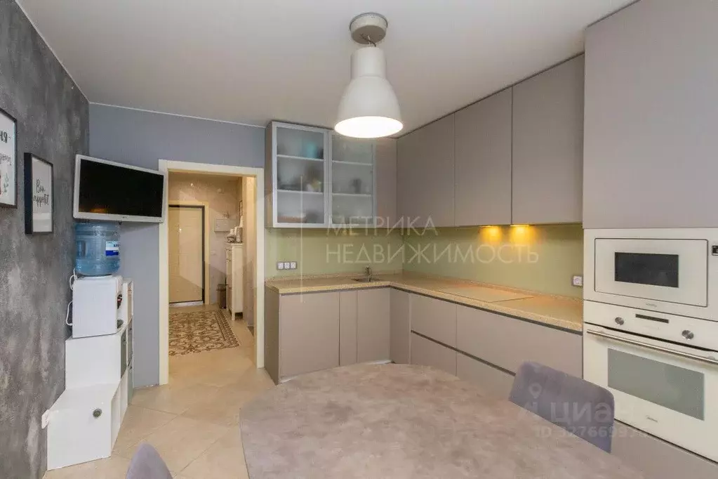 2-к кв. Тюменская область, Тюмень ул. Федюнинского, 64к1 (64.0 м) - Фото 1