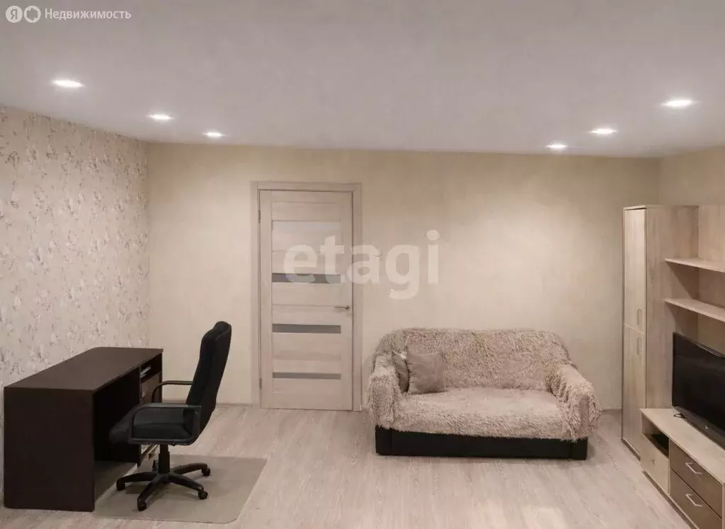 3-комнатная квартира: посёлок городского типа Октябрьский, микрорайон ... - Фото 2