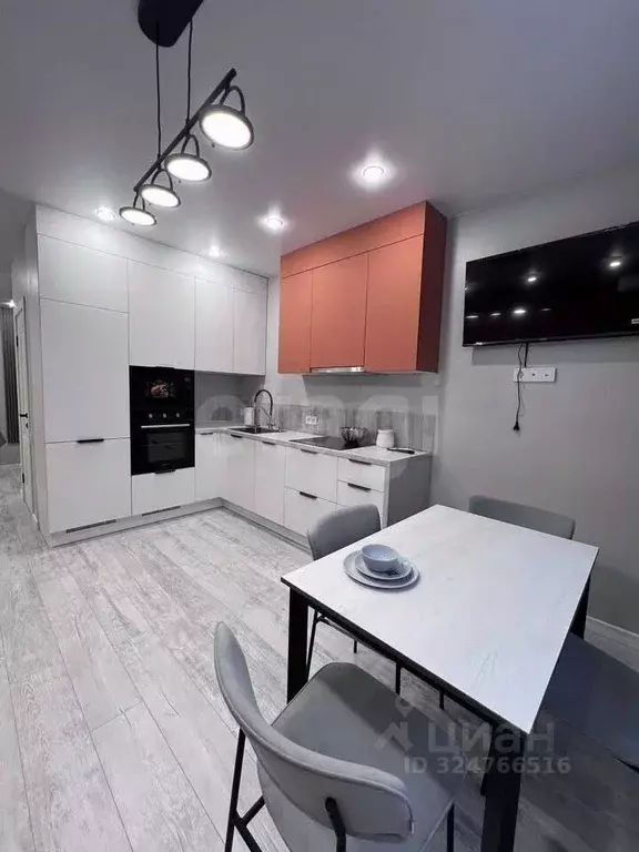 2-к кв. Тюменская область, Тюмень ул. Республики, 204к10 (70.6 м) - Фото 1