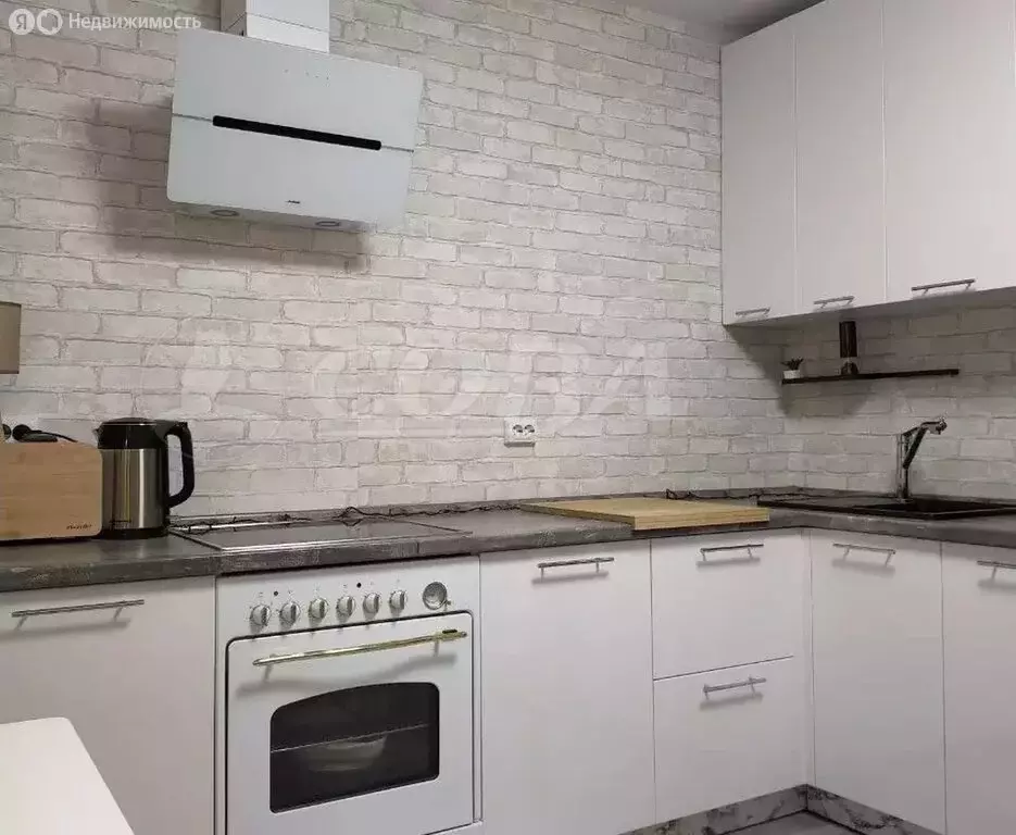 1-комнатная квартира: Тюмень, улица Федюнинского, 60 (40 м) - Фото 0