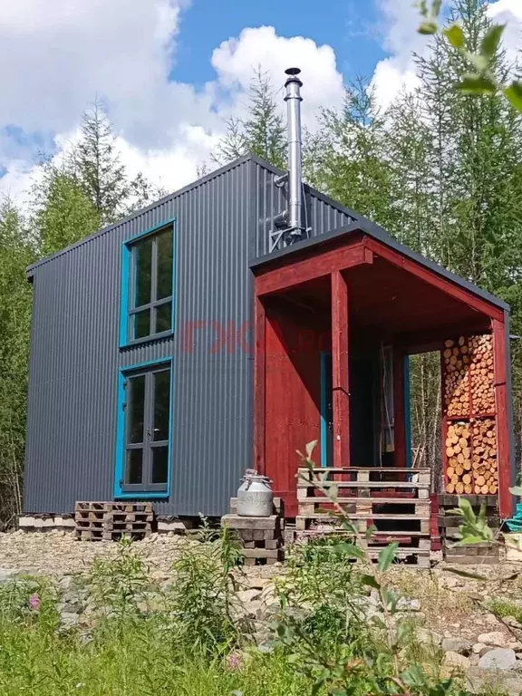 Дом в Саха (Якутия), Нерюнгри Беркакит пгт, ул. Первостроителей (30 м) - Фото 1