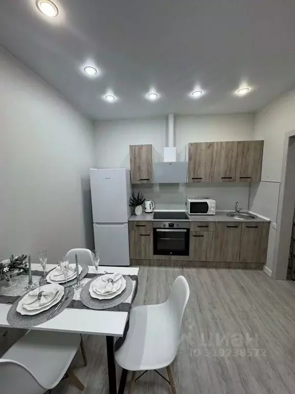 2-к кв. Тюменская область, Тюмень ул. Республики, 204к6 (53.0 м) - Фото 1