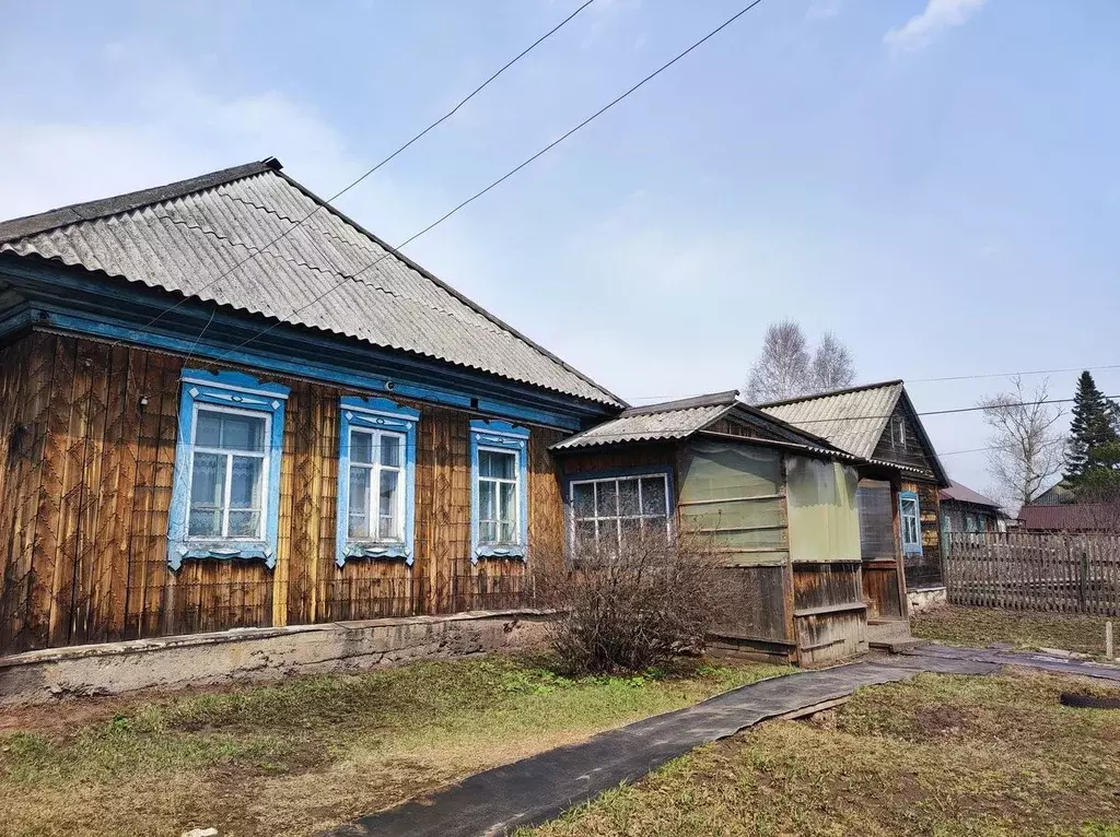 Дом в Кемеровская область, Прокопьевский район, с. Бурлаки ул. Кирова ... - Фото 1