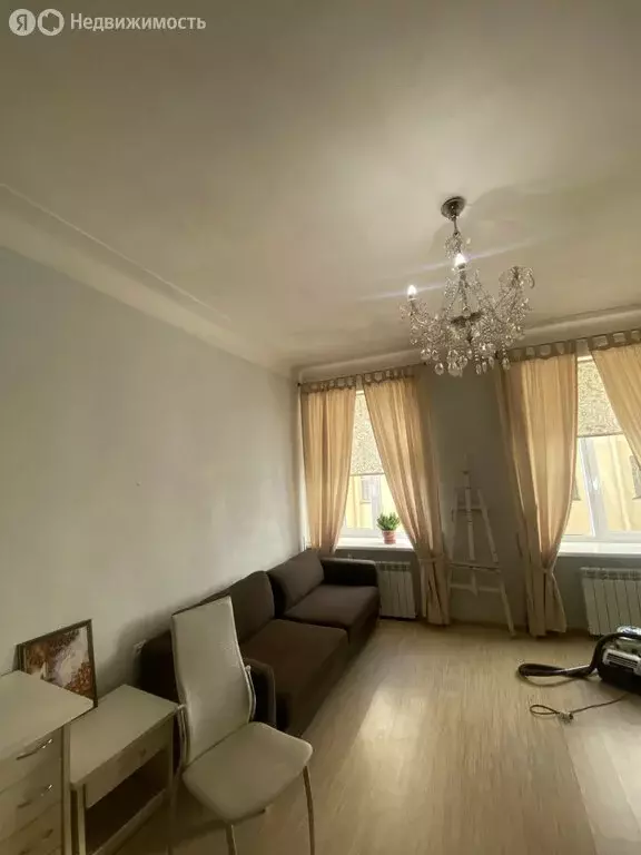 4-комнатная квартира: Санкт-Петербург, 14-я линия Васильевского ... - Фото 1