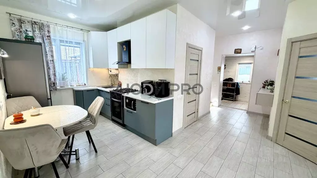 Таунхаус в Саратовская область, Саратов проезд 3-й Вешний, 18А (100 м) - Фото 1