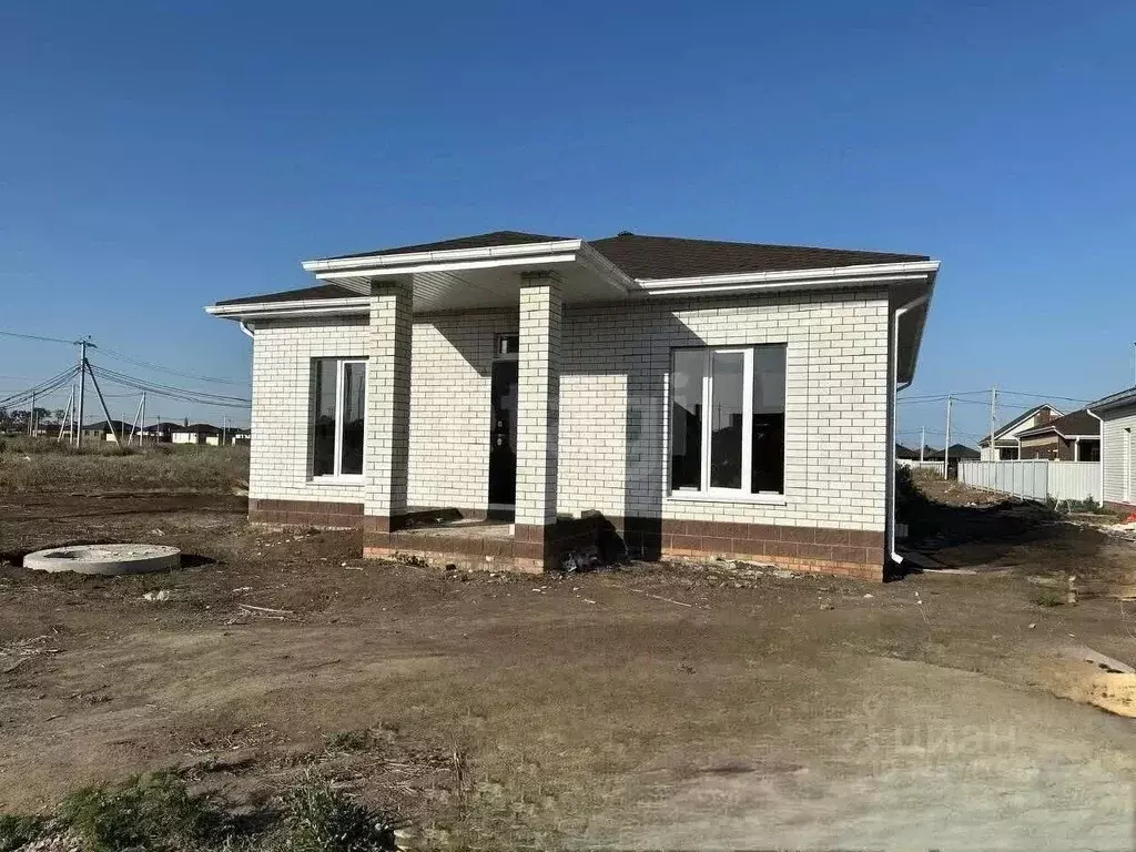 Дом в Ростовская область, Неклиновский район, с. Новобессергеневка ул. ... - Фото 1