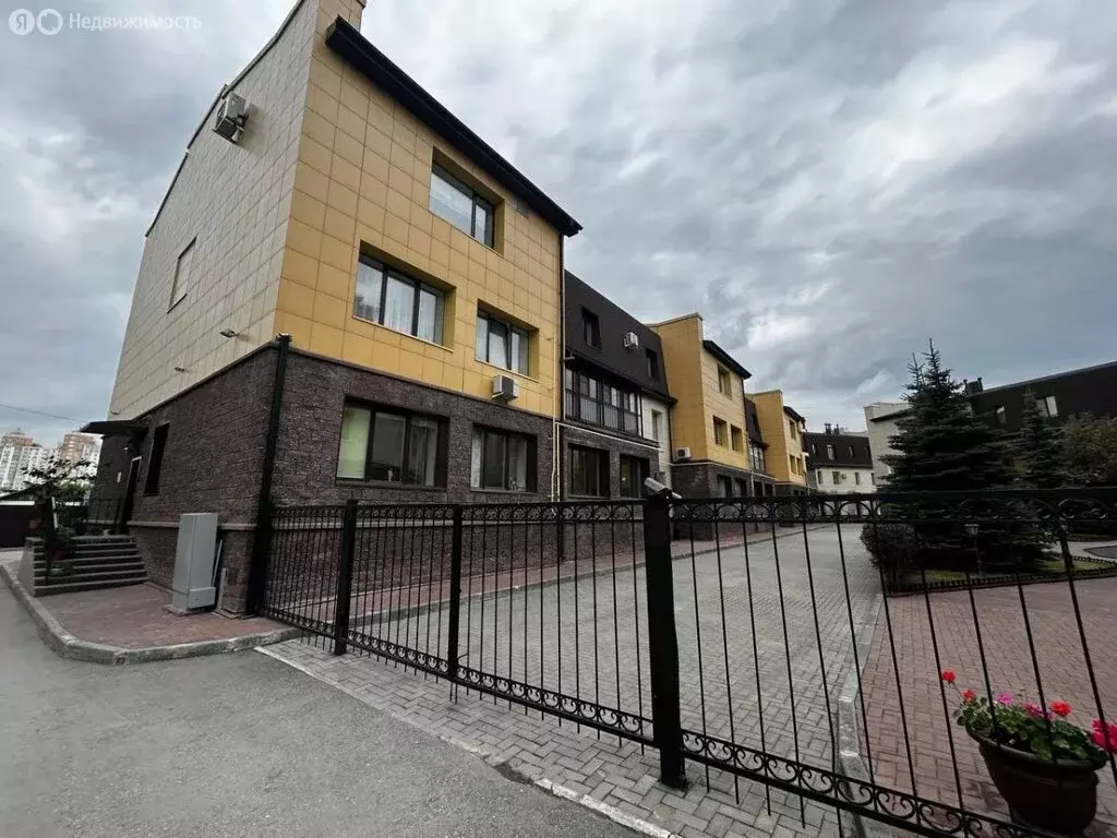 3-комнатная квартира: Челябинск, Тепличная улица, 68 (116 м) - Фото 0