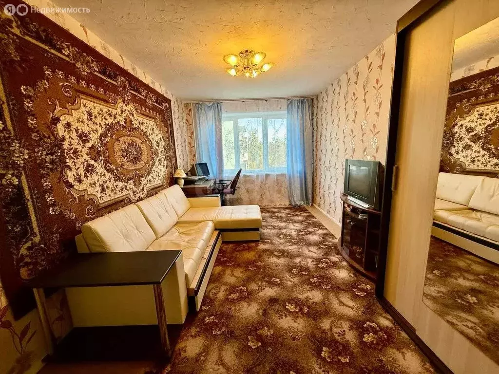 3-комнатная квартира: Порхов, улица Пушкина, 17А (66.7 м) - Фото 1