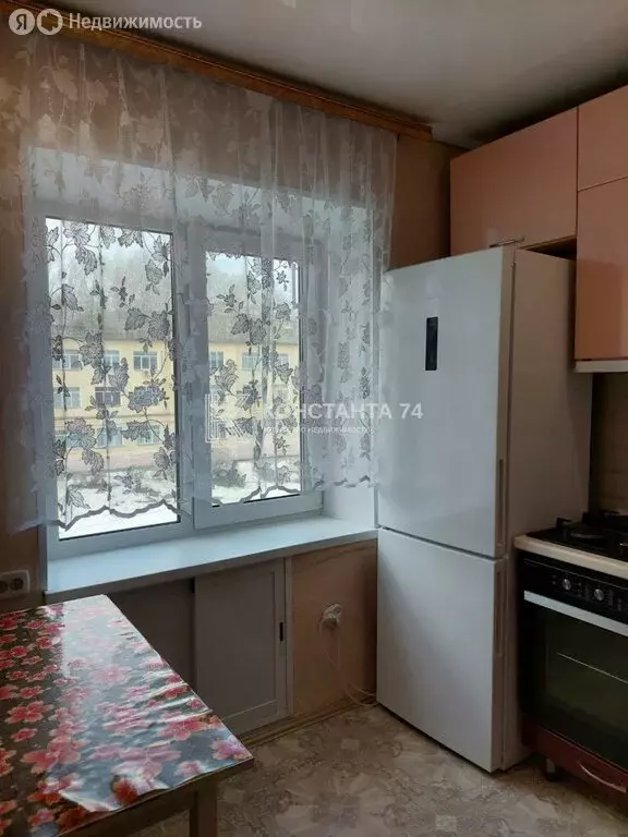 3-комнатная квартира: Златоуст, улица Аносова, 176 (57.4 м) - Фото 0
