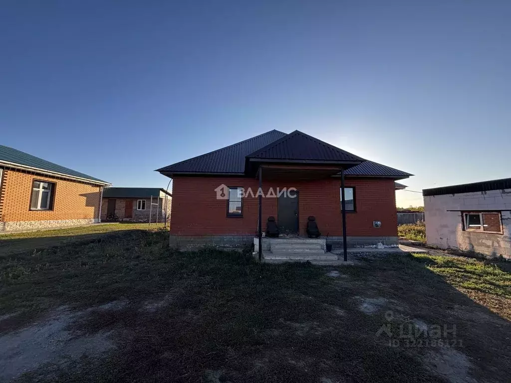 Дом в Белгородская область, Корочанский район, Погореловское с/пос, с. ... - Фото 1
