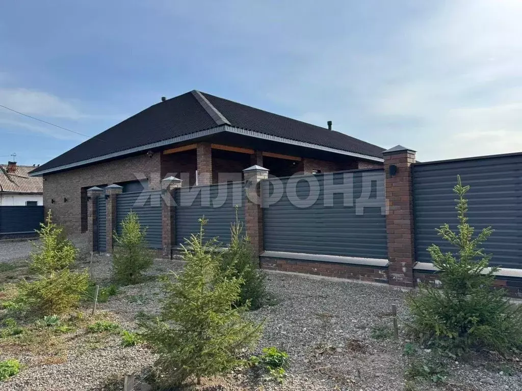 Дом в Хакасия, Абакан Центральная ул. (274 м) - Фото 1