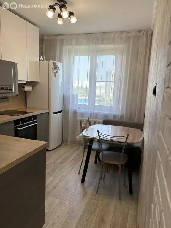 3-комнатная квартира: Тюмень, улица Домостроителей, 18 (61.5 м) - Фото 1