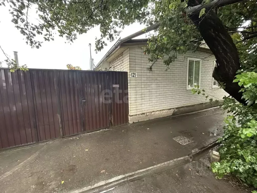 Дом в Ставропольский край, Георгиевск Октябрьская ул. (410 м) - Фото 1