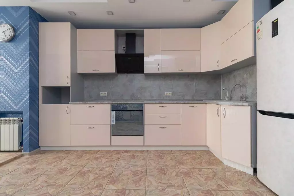 2-к кв. Омская область, Омск Госпитальная ул., 19а (71.0 м) - Фото 1