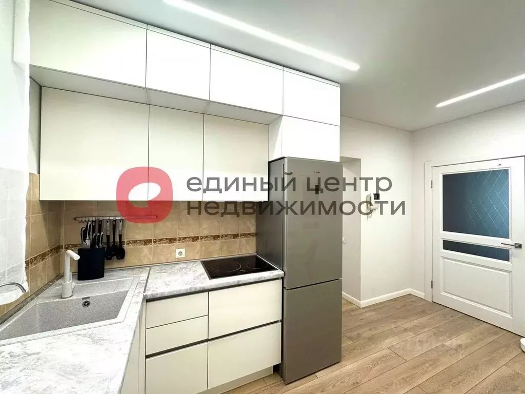 2-к кв. Тюменская область, Тюмень ул. Грибоедова, 13к3 (65.5 м) - Фото 1