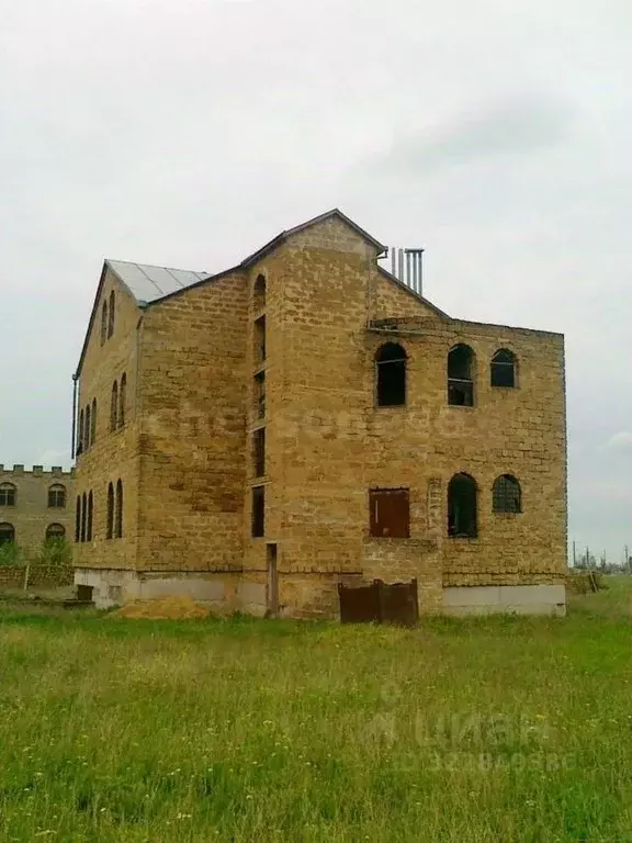 Дом в Крым, Сакский район, с. Лесновка ул. Крымская (640 м) - Фото 1