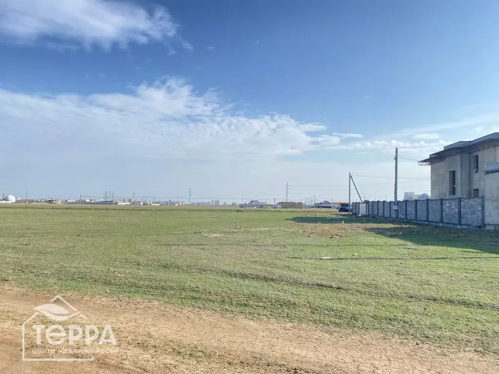 Участок в Крым, Сакский район, с. Уютное ул. Ленинградская, 4 (6.0 ... - Фото 1