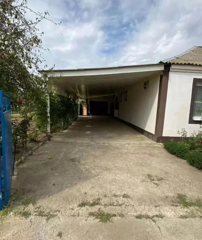 Дом в Ростовская область, Сальский район, Гигантовское с/пос, пос. ... - Фото 1